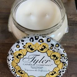 Turquoise Door Tomball GLAMFAM 22 OZ CANDLE